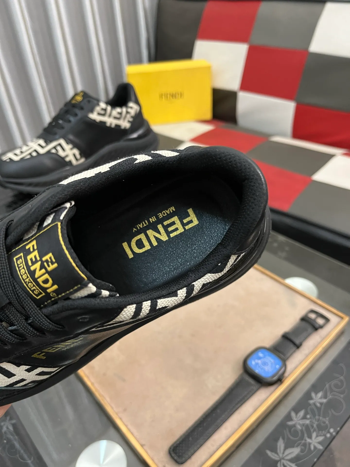 Men's Men's Shoes💰458⌚️⌚️[Fendi] Fendi's latest casual shoes for men! Available at counters simultaneously! Made entirely of imported top-grain calfskin, the interior is made of top-grain water-dyed cowhide, and the original factory-supplied rubber outsole. Leading new fashion concepts. Matching code: 38-444️⃣Colors available